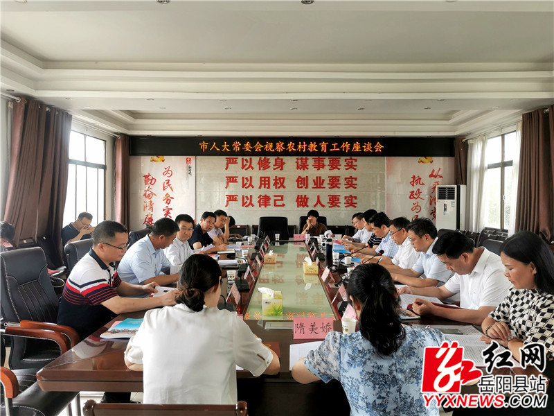 座谈会.jpg