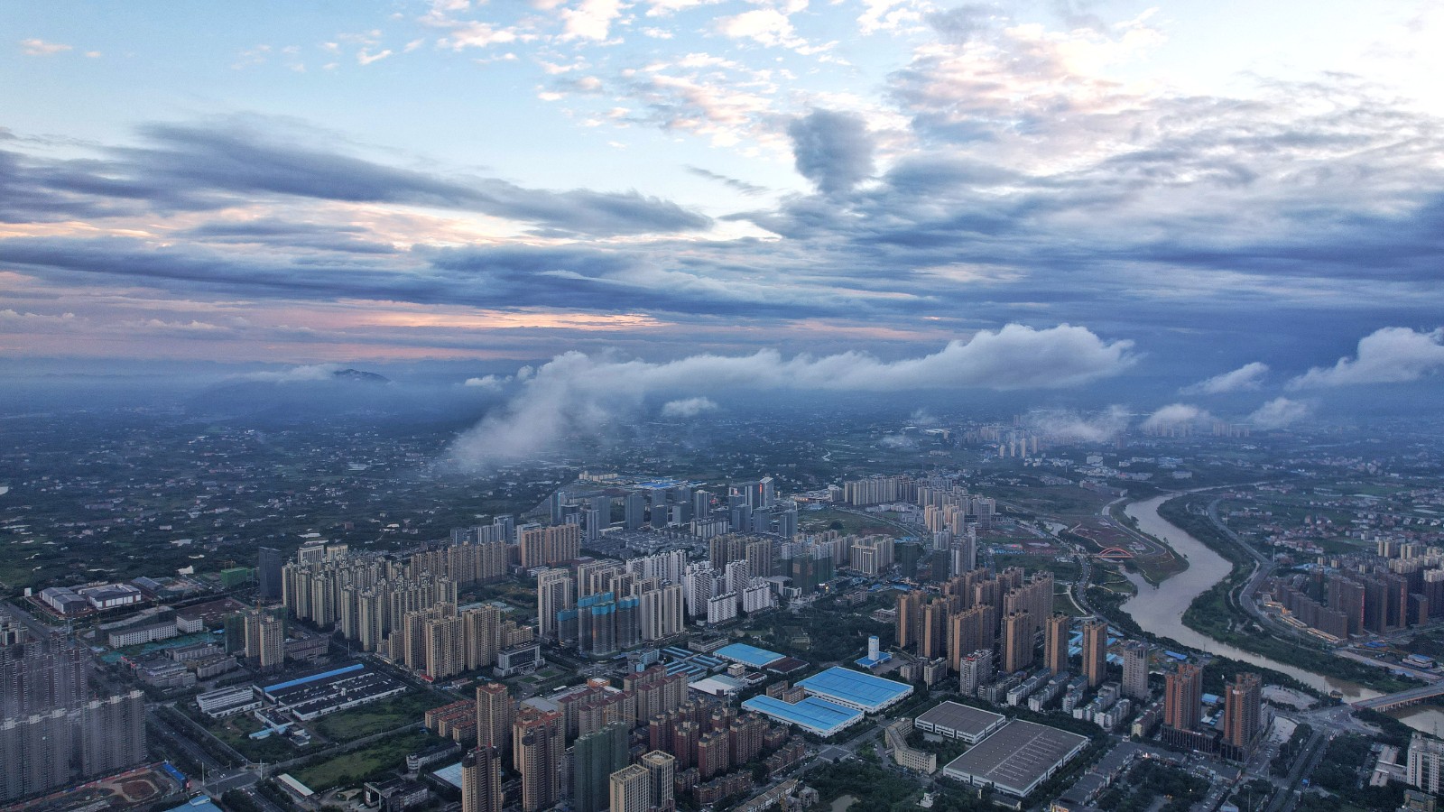 美图|无人机飞跃五百米高空记录大城衡阳美景