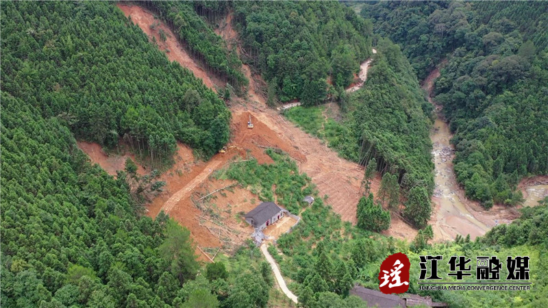 江华蔚竹口乡：全力推进道路保通与河道疏浚[00-00-28][20220629-101017654].jpg