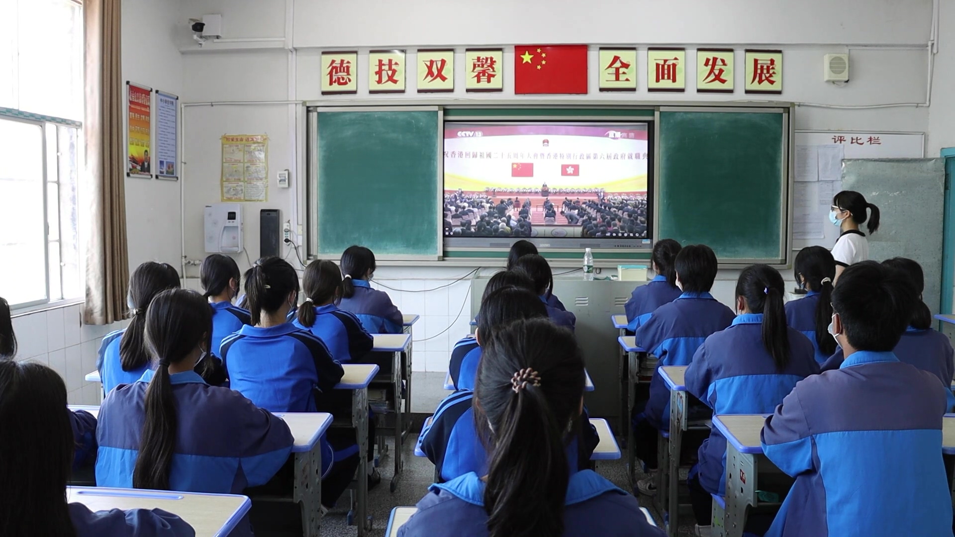 热议习近平总书记针对香港回归二十五周年发表重要讲话在会同各界反响热烈.mp4_20171205_145707.159.jpg