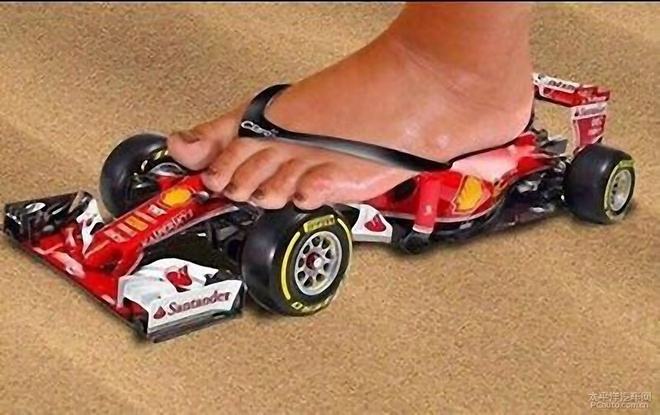 HALO系统因为它的长相，被车迷戏称为“人字拖”。