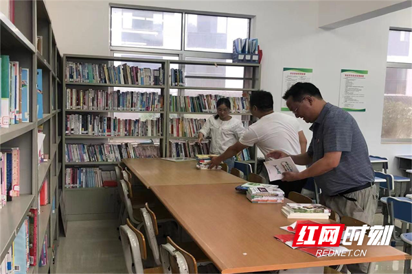 桂东县：开展农家书屋图书配送活动