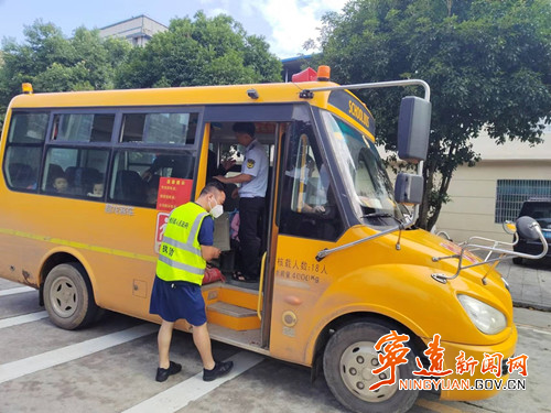 【创建全国文明城市】宁远：“五个一”织密校园道路交通“安全网”1_副本500.jpg