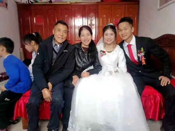 2图为陈凡和白玛嘎珍在武汉的婚礼现场。.png