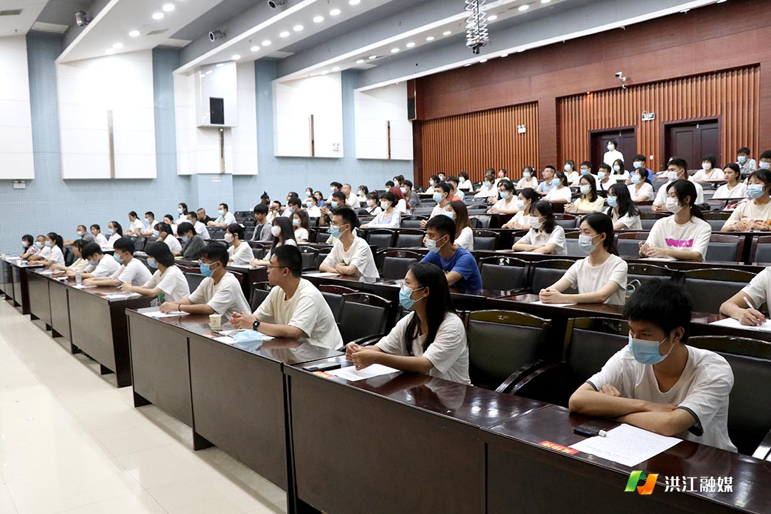 大学生1.jpg