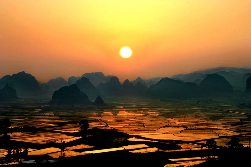 080931江永千家峒《晨曦哺大地》黄海 摄__副本.jpg