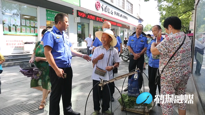鹤城区城市管理和综合执法局着力实施“清街”行动（半成品）.mp4_20220714_155138.719.png