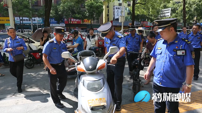 鹤城区城市管理和综合执法局着力实施“清街”行动（半成品）.mp4_20220714_155149.801.png