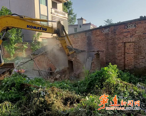 宁远：拆除隐患房屋  扎实推进自建房安全隐患排查整治工作_副500.jpg