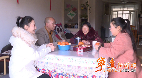 【宁远县第五届道德模范—孝老爱亲】王燕飞：数十载照顾瘫痪公婆 只是本分2_500.jpg