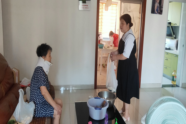 志愿者上门贴心服务.png