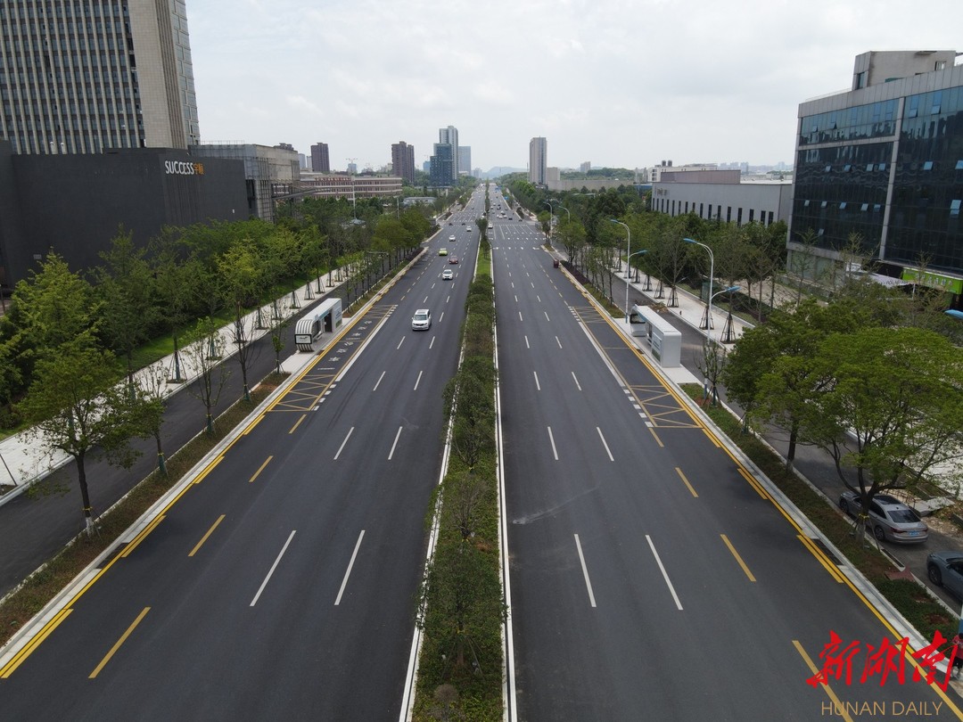 湖南日报丨长沙市民幸福出行再“加码” 桐梓坡路提质改造 总体进度基本完成