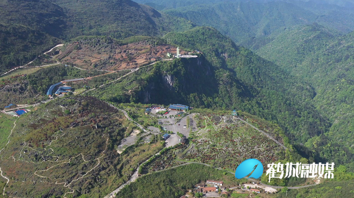 暑期旅游渐热：怀化大峡谷景区高温天消暑度夏受追捧（半成品）.mp4_20220719_160502.919.png
