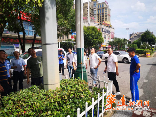 【创建全国文明城市】宁远：推动空中线缆整治 城市“无线”美2_500.jpg