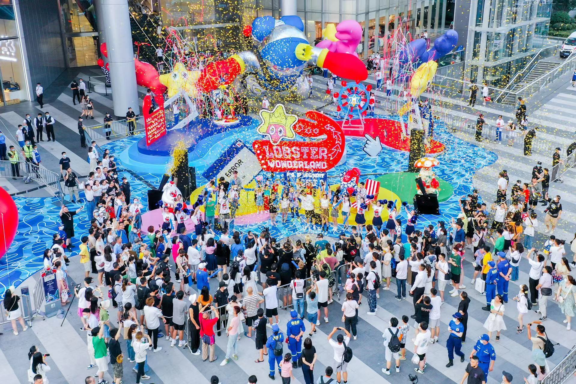 【星城市民齐聚现场与长沙IFS共同释放盛夏活力】