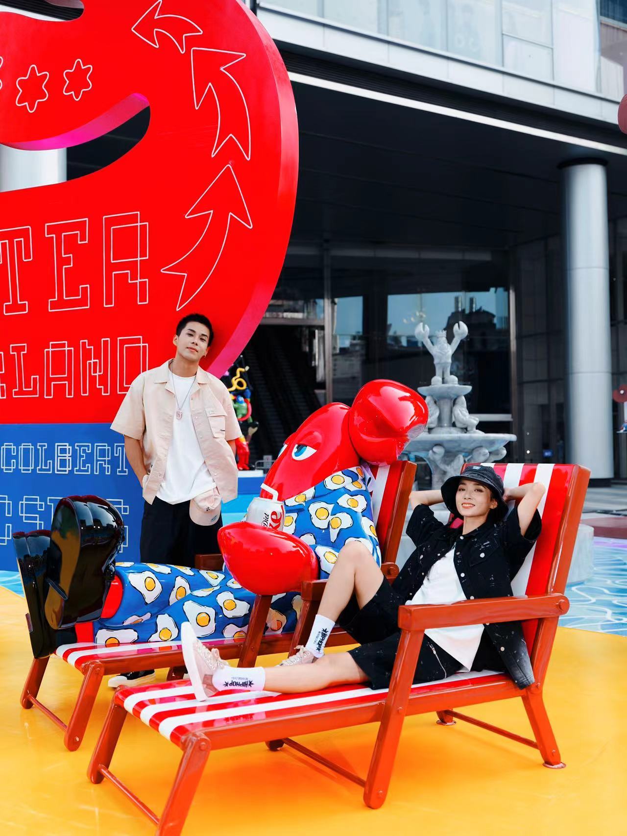 【Philip Colbert经典艺术作品“放松龙虾”，长沙IFS 西南广场】