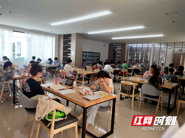 座无虚席。.jpg