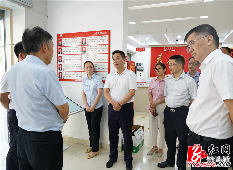 荣家湾镇巴陵社区，考察基层社会治理、服务工作.jpg