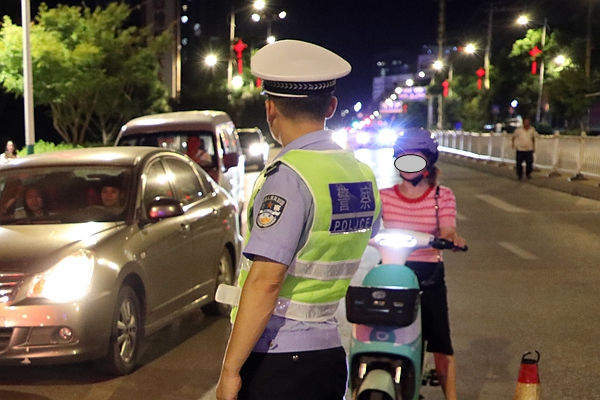 新田交警整治电动自行车 助力“永警利剑Ⅲ 百日行动”新田新闻新田新闻网 0756