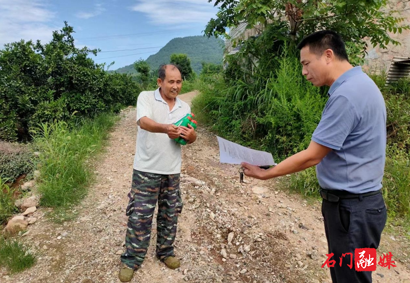 夹山镇:筑牢非洲猪瘟防控“安全网”,助力乡村产业振兴1.jpg 夹山镇:筑牢非洲猪瘟防控“安全网”,助力乡村产业振兴1.jpg