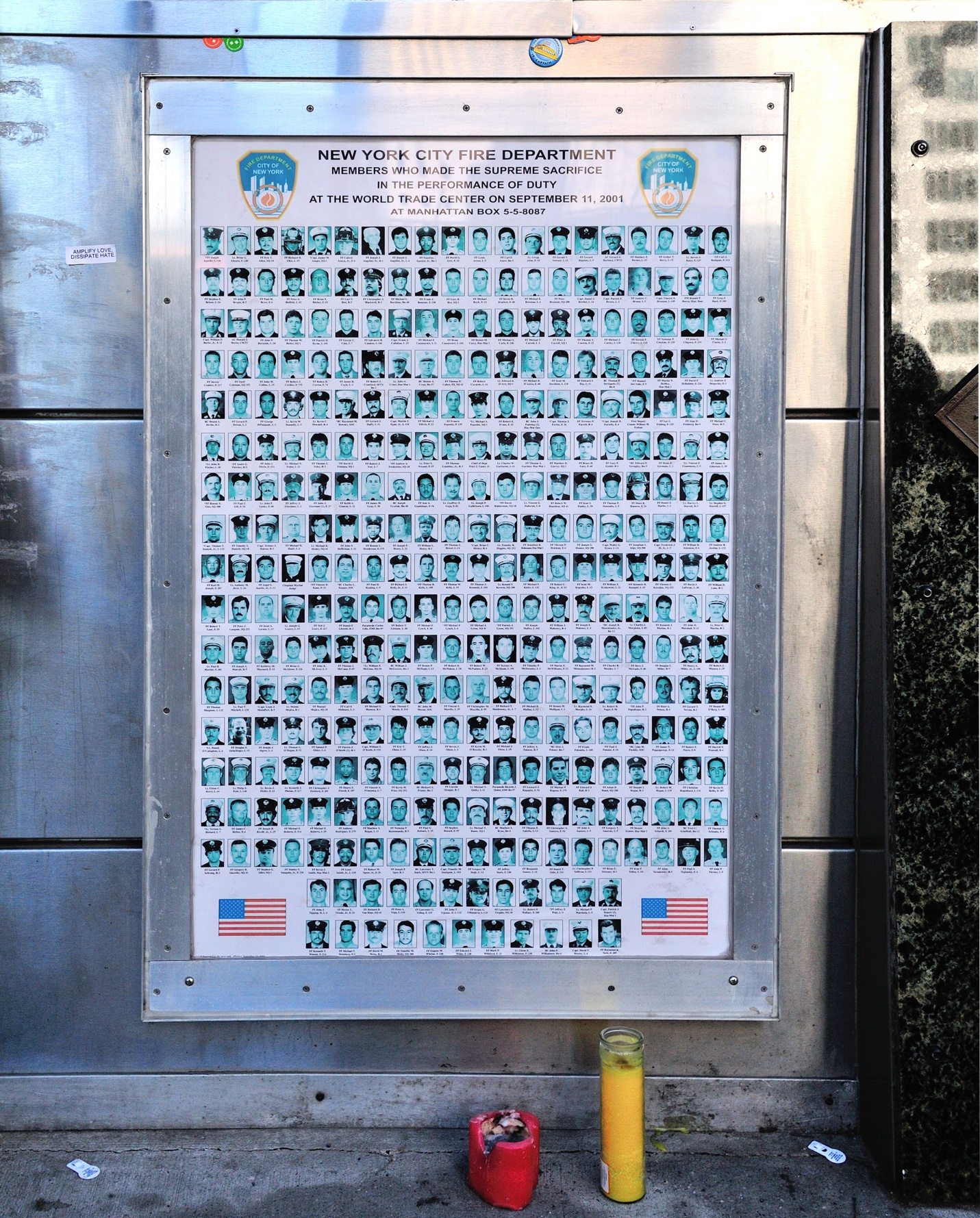 图片19“911”事件中牺牲的消防官兵照片.png