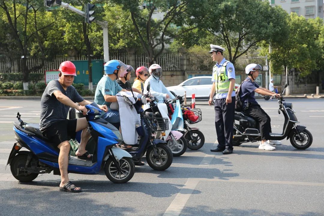 即日起，郴州公安交警开展市城区交通秩序集中大整治行动媒体聚焦苏仙新闻网 7538