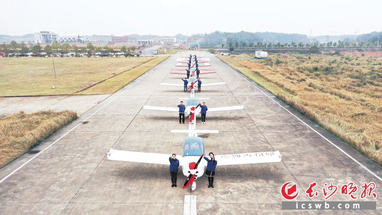 　　山河SA60L系列飞机累计交付100多架，在同类飞机国内市场占有率遥遥领先。长沙晚报通讯员 刘鹏飞 供图