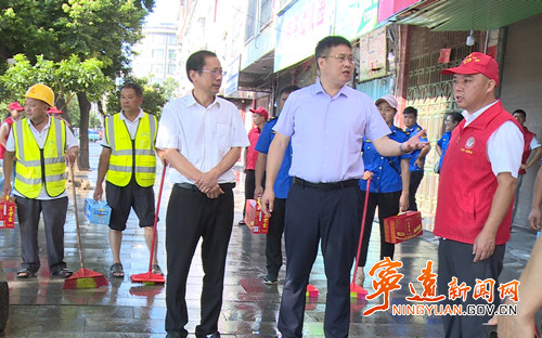宁远：廖劲松督导全国文明城市工作并看望慰问一线工作人员_副本 _副本 500.jpg