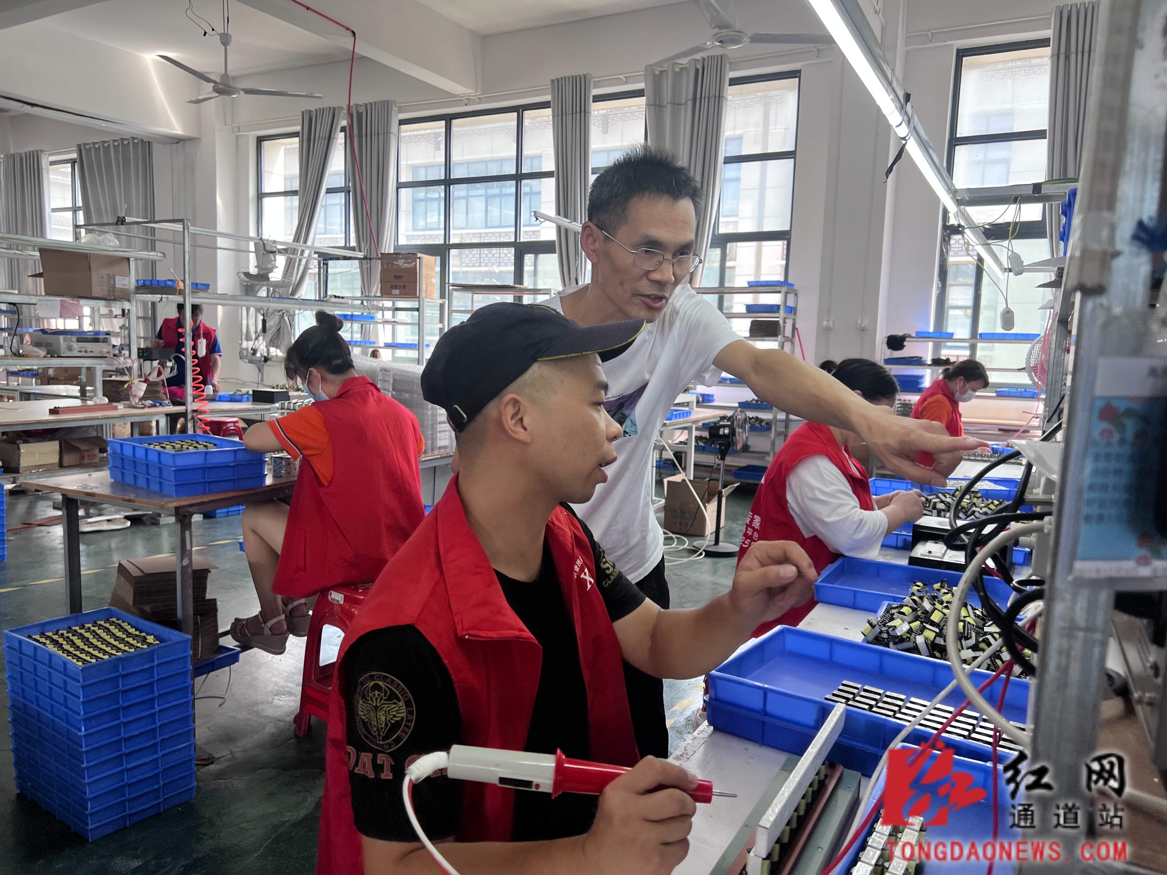 开展企业职工培训 打造“政企工”三方共赢新局面111.jpg