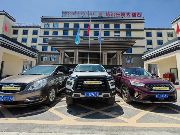 图为格尔东赞酒店为运输防疫应急物资准备的车辆_副本.jpg