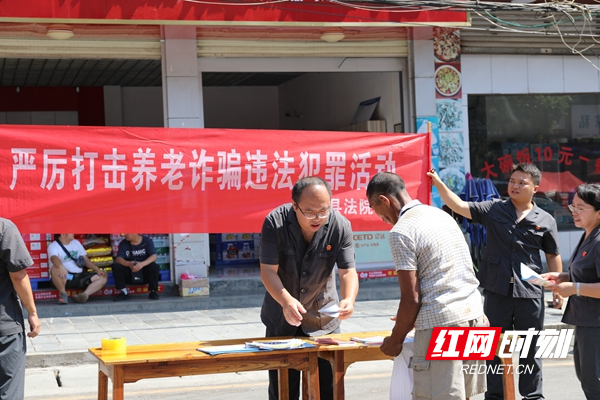 1、普法宣传现场.jpg