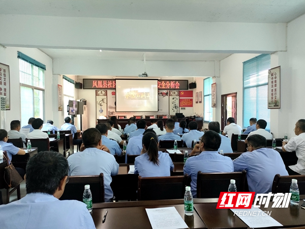 观看警示教育片《反腐倡廉永远在路上》第二集《清除害群之马》。.jpg