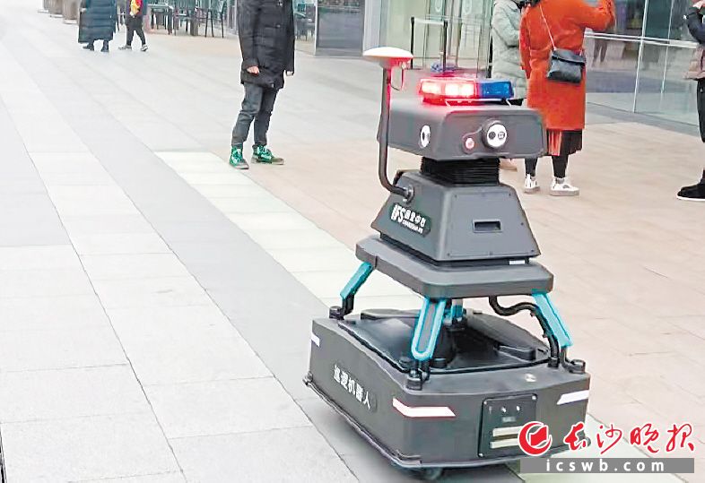 　　长沙国金中心巡逻机器人“小安”。　　资料图片