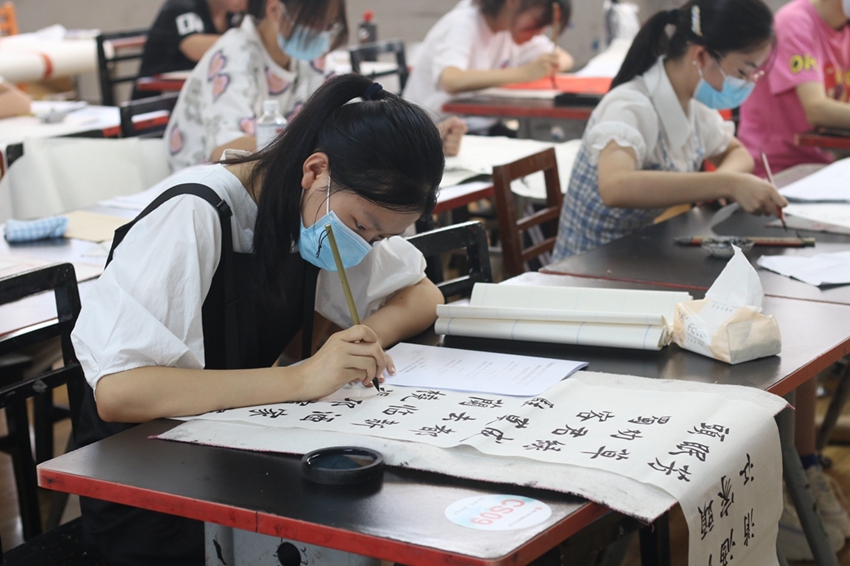 青少年踊跃参与书画传习大会1.jpg