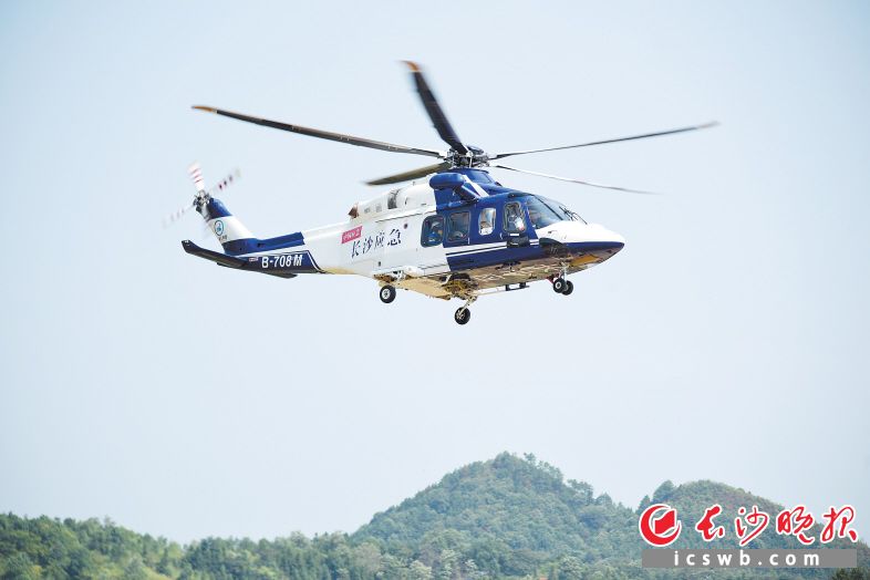 8月24日，长沙应急直升机从宁乡巷子口通用机场起飞，开展森林防火巡查。长沙晚报全媒体记者 刘琦 摄