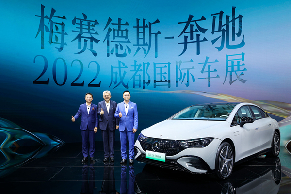 09.2022成都国际车展梅赛德斯-奔驰新闻发布会高层合影.jpg