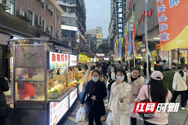 01.梅赛德斯-奔驰携旗下全品牌6款上市车型登陆2022成都国际车展.jpg
