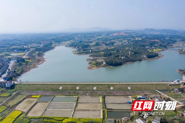 湖南小型水库抗旱.jpg