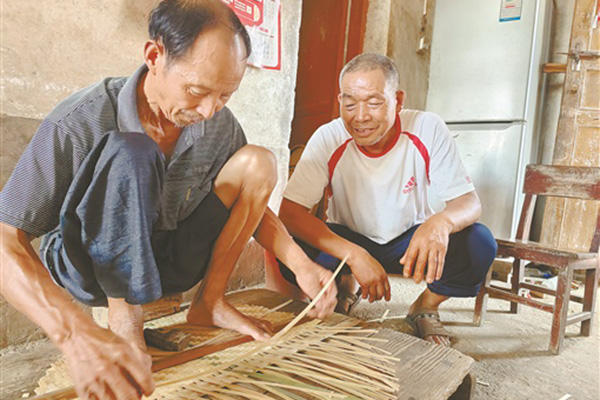 “湖南好人”周汉明：自己淋过雨，所以想给别人撑把伞