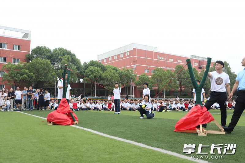 主题丰富的开学典礼成为了青竹湖湘一外国语学校每年新学期的一大特色活动。