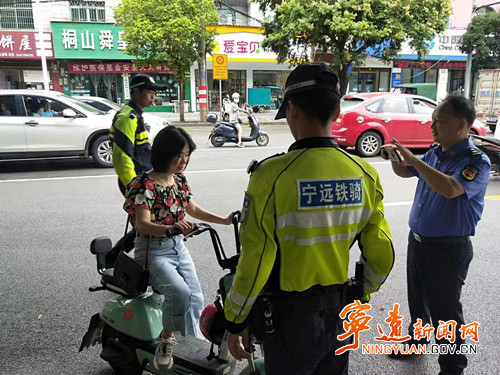 宁远：开展道路交通安全检查 为师生顺利开学保驾护航_副本500.jpg