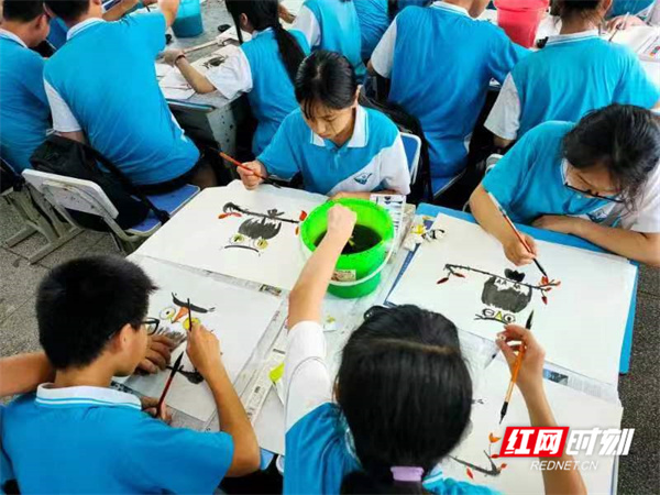 沅江市中小学生试用“智趣新课后”课程。2.jpg