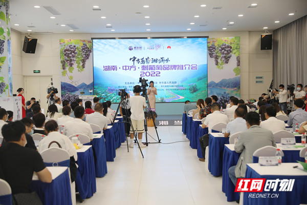 大场景(主持人)(1).jpg 大场景(主持人)(1).jpg