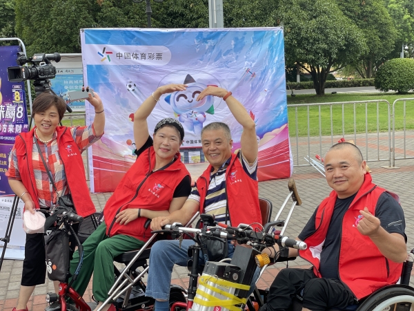 “微光行动”公益体彩为肢残人加油鼓劲活动3.jpg