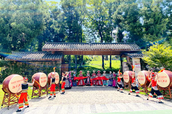 拦门迎客 杜勇.jpg 拦门迎客 杜勇.jpg