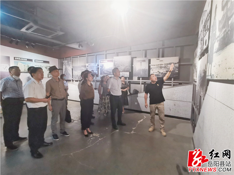 在新墙河抗战史实陈列馆参观_副本.jpg 在新墙河抗战史实陈列馆参观_副本.jpg