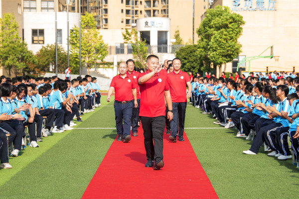 教师走红地毯。.jpg