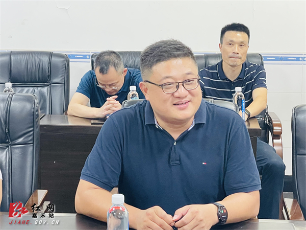 周侃 (1).jpg