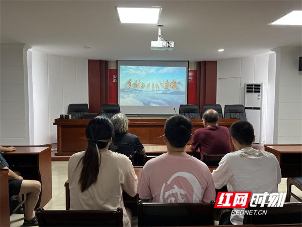 慈利县新华书店收看现场.jpg