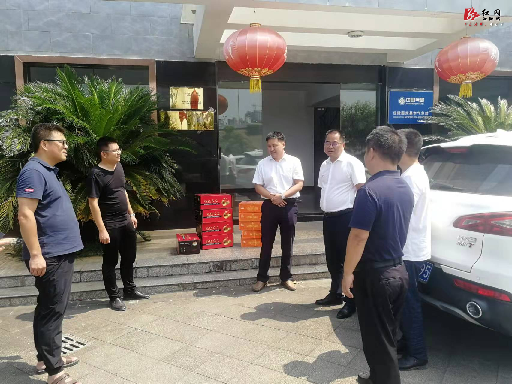 9月10日，沅陵县副县长王鸿鹏一行到县气象局慰问及调研当前抗旱减灾及森林防火工作，摄影：冼国勇.jpg